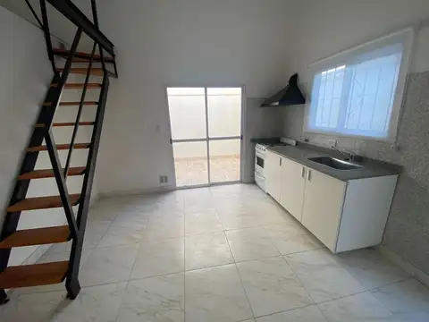 Departamento en Alquiler en Villa Gobernador Udaondo, $ 420.000