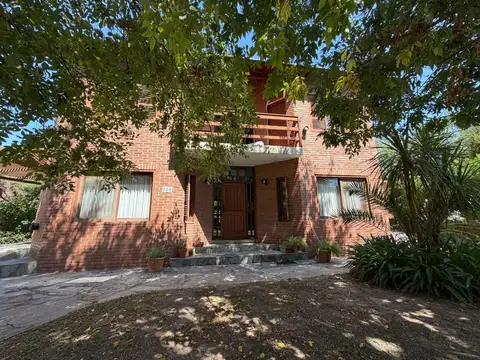 Casa en Venta con 2 cocheras