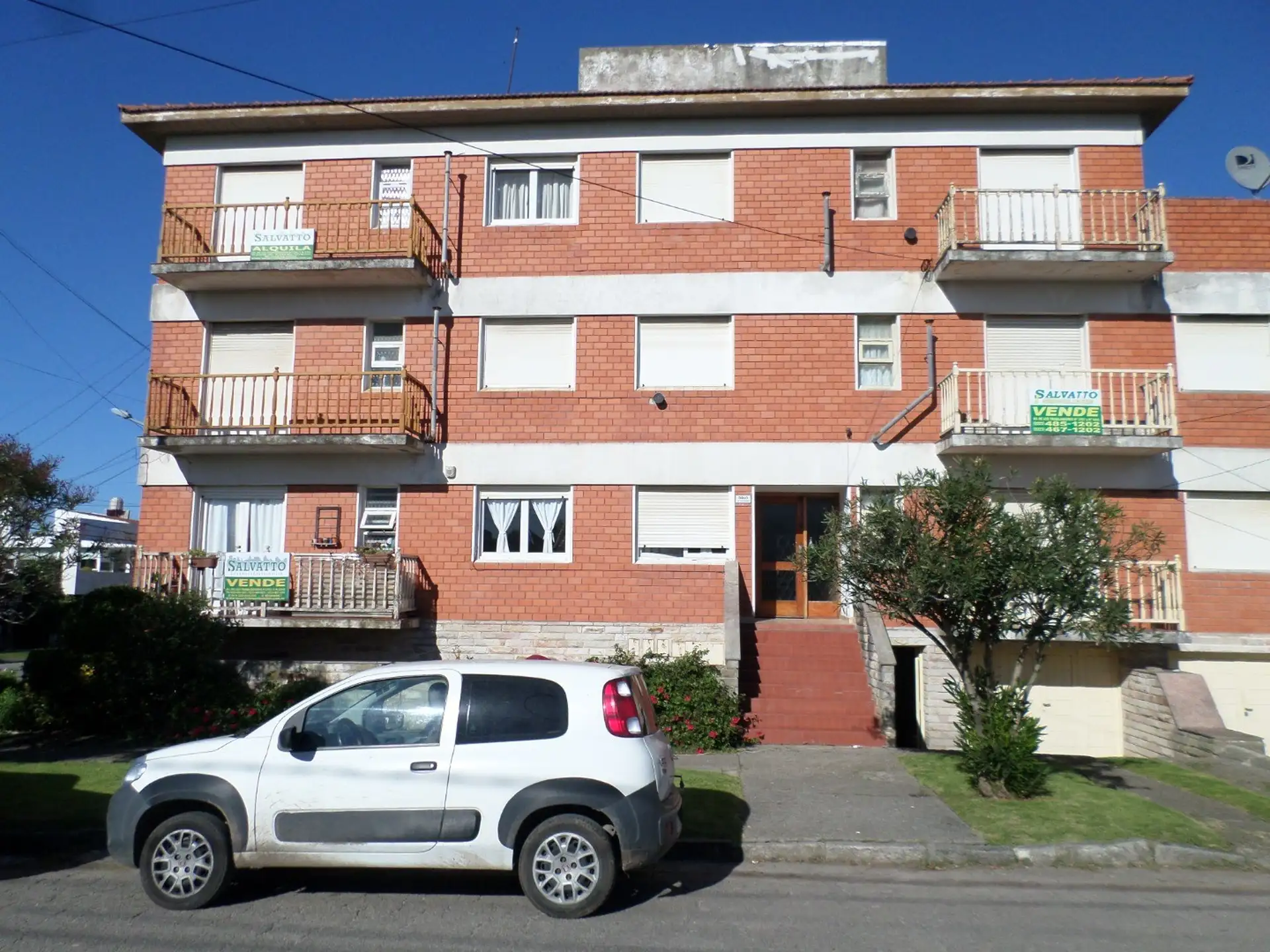 Departamento 2 ambientes a la calle con balcón en Punta Mogotes