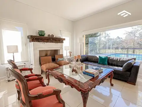 Casa 5 ambientes con 4 baños