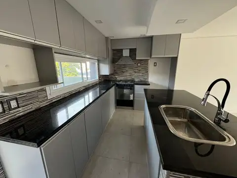Depto Tipo Casa 3 ambientes con 2 baños
