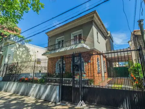 VENTA DE CASA 6 DORM CON BARBACOA EN PRADO
