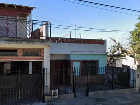 CASA 3 AMBIENTE VENTA FRENTE CLEYPOLE