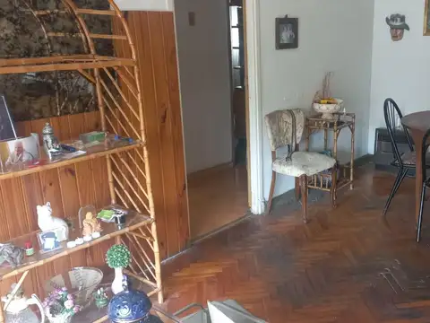 Azcuenaga 700, Balvanera, Caba. Departamento de 4 ambientes a reciclar 80m2