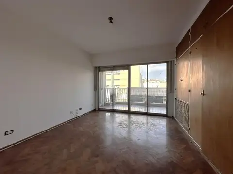 Departamento 8 ambientes con 2 baños