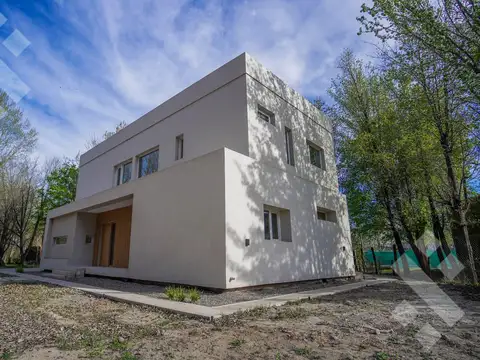 Casa en Venta en Plottier, USD 440.000