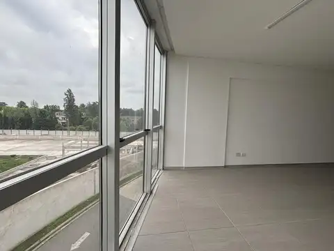 Oficina en Alquiler con 1 cochera