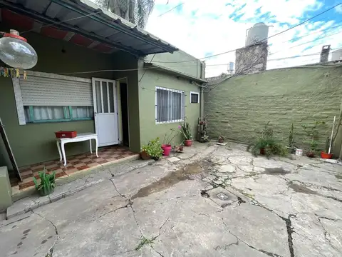 Casa 2 ambientes con 2 baños
