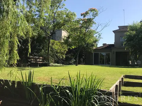 Casa 5 ambientes con 3 baños