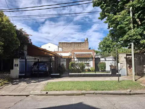 Casa en Venta con 2 cocheras