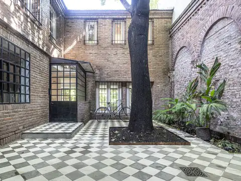 Blanco Encalada y Húsares