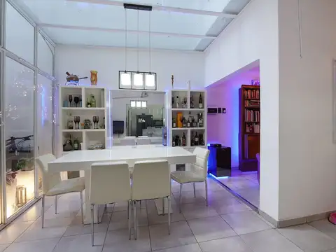 Casa en Venta con 3 cocheras