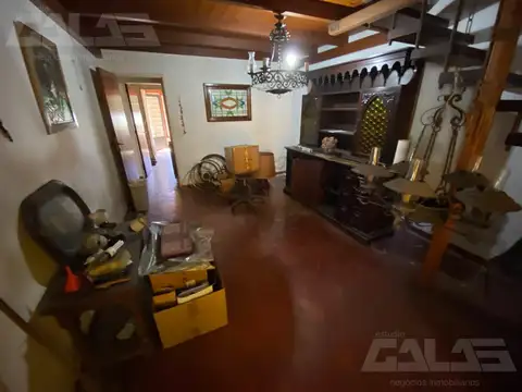 Casa 6 ambientes con 2 baños