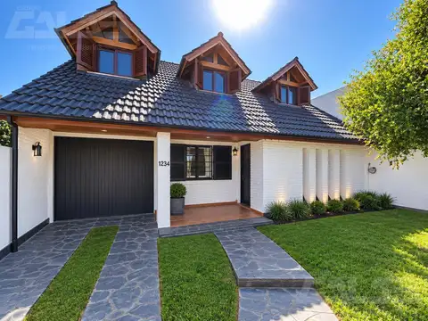 Oportunidad en Castelar Sur: casa 200 m² sobre gran lote de 300 m² a excelente precio (a reciclar)