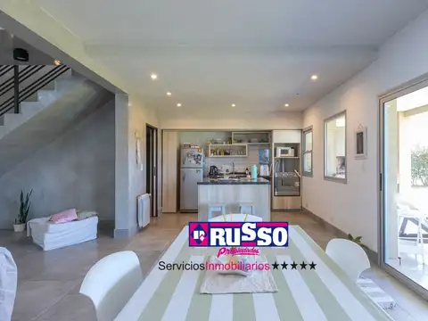 Casa 5 ambientes con 4 baños