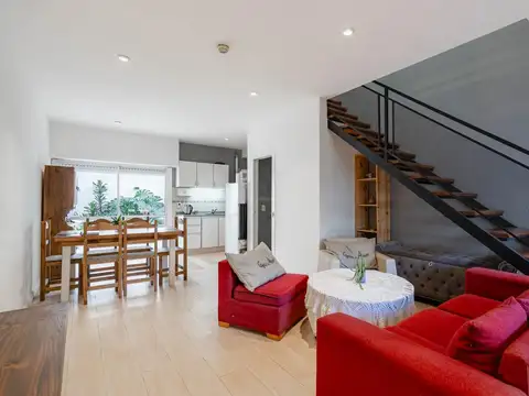Depto Tipo Casa en Venta con 1 cocheras