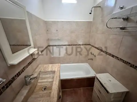 besares 4700, Piso 0