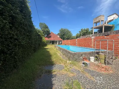 VENTA CASA PALOMAR+PILETA+GALPON 591 M2 TERRENO