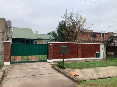 Casa en venta c/ cochera en Belén de Escobar