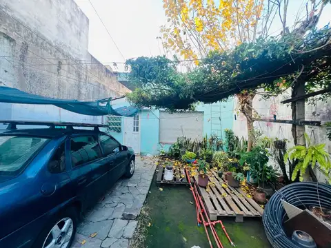Casa 6 ambientes con 2 baños