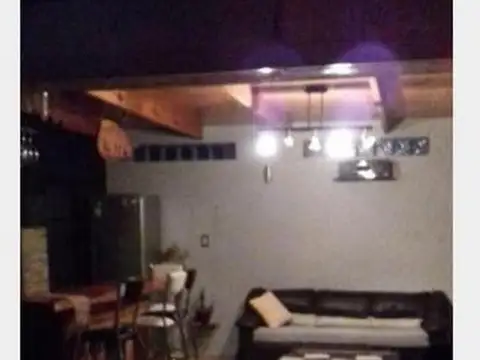 Depto Tipo Casa 4 ambientes con 2 baños