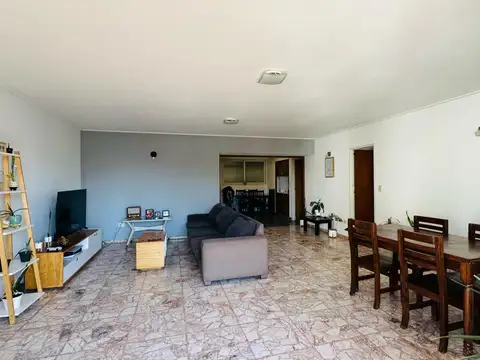 España 600, Piso 8°