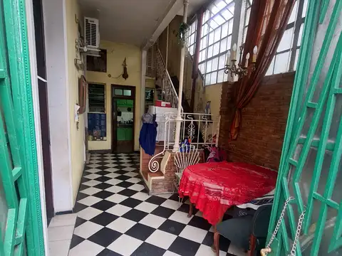 Terrada al 2800, Villa del Parque. PH independiente sin expensas. 2 plantas. 4 ambientes. 3/4 dormitorios. 2 baños. Patio delantero descubierto. Terraza grande. Lavadero. Taller o depósito