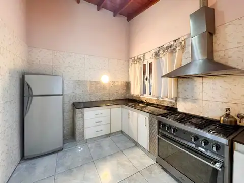 Casa en Venta con 3 cocheras