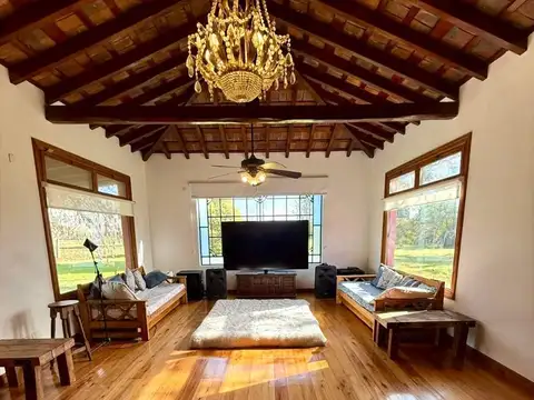 Casa 6 ambientes con 5 baños