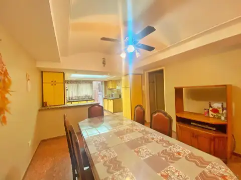 Casa 6 ambientes con 4 baños