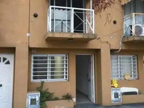 Dúplex en venta - 2 dormitorios 2 baños - cochera - 103mts2 - Los Hornos