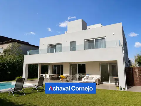 Casa en Alquiler con 4 cocheras