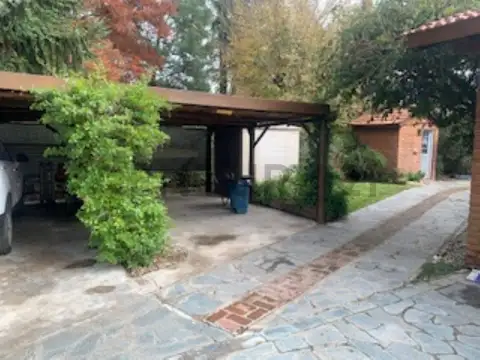 Casa en Venta con 2 cocheras