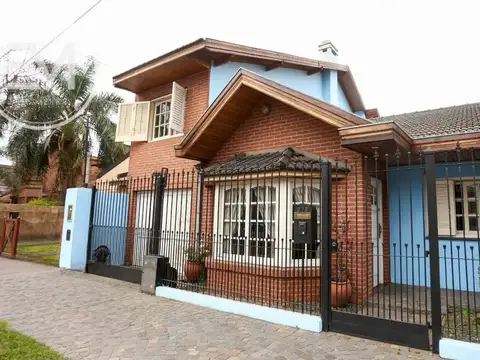 Casa 5 ambientes en venta en Monte Grande con jardín