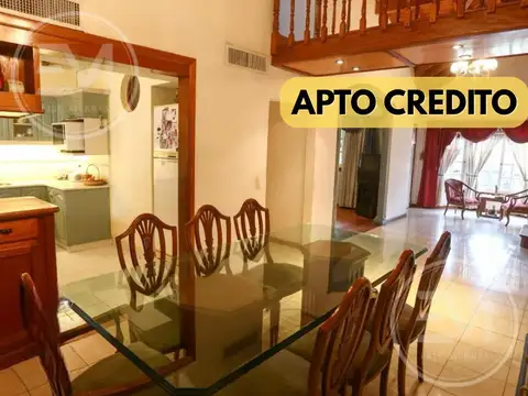 Casa 5 ambientes en venta en Monte Grande con jardín