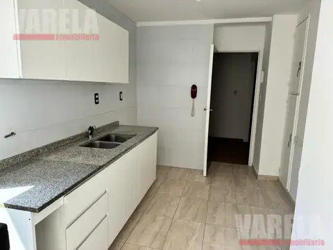 Departamento en Venta en Parque Chacabuco, USD 175.000