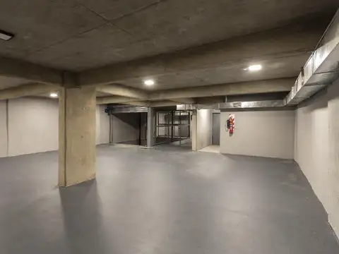 Piso en Venta de 4 Ambientes con Dependencia - Balcon  - Cochera Opcional