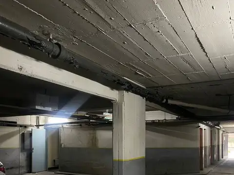 VENTA DE COCHERA CUBIERTA EN PARQUE CHACABUCO