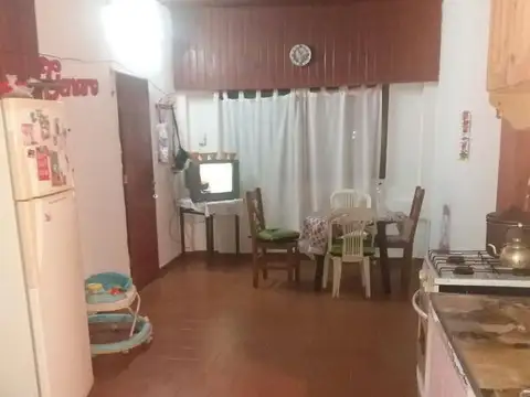 Casa 2 ambientes con 1 baño