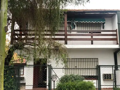 Chalet 4 ambientes en venta en San Isidro