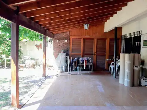 Casa 4 ambientes con 2 baños