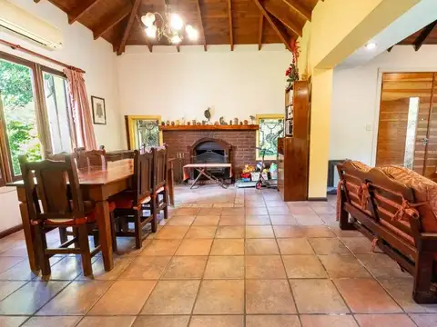 Casa 4 ambientes con 2 baños