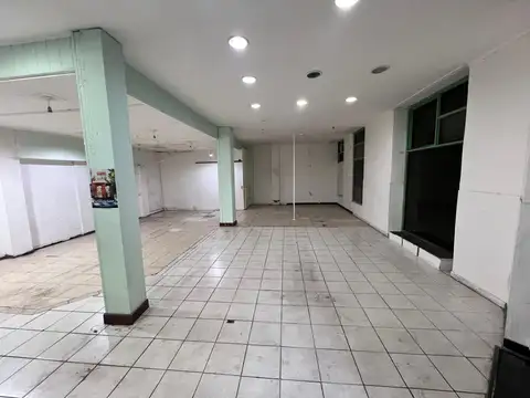 Avenida Hipólito Yrigoyen 2000