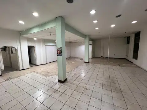 Avenida Hipólito Yrigoyen 2000