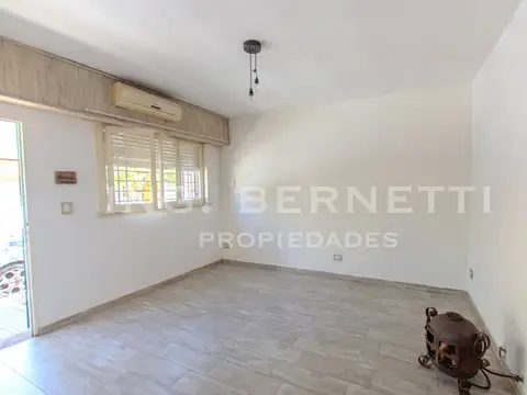 PH 3 Ambientes al frente con terraza y quincho - Excelente - 