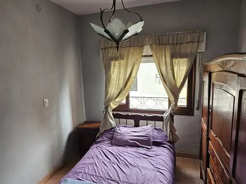 Casa 2 Dormitorios, estar, amplia cocina comedor y baño. Excelente ubicacion, todos los servici...