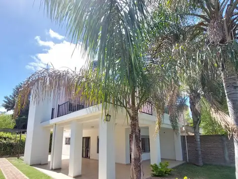 Casa de 3 dormitorios en Venta en Pueblo Esther!