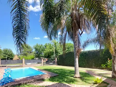 Casa en Venta con 2 cocheras