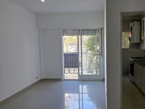 Departamento 2 Amb con Balcón - 2° Piso por Escalera - Florida Mitre