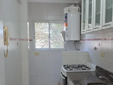 Departamento 2 Amb con Balcón - 2° Piso por Escalera - Florida Mitre
